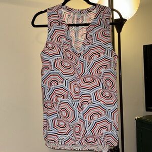 Red white and blue umbrella v neck blouse sleeveless Medium crown & ivy